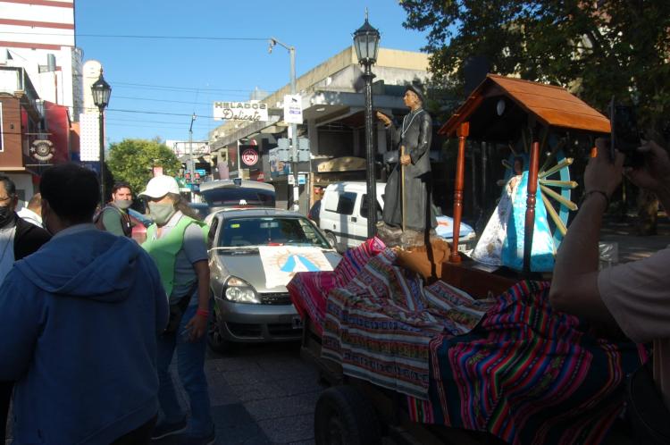 La comunidad quilmeña llevó sus intenciones al Santo Cura Brochero La comunidad quilmeña llevó sus intenciones al Santo Cura Brochero