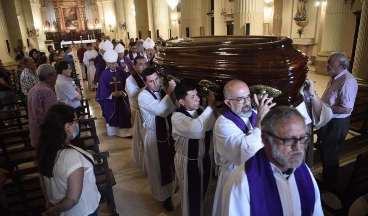 La comunidad tucumana dio el último adiós a monseñor Alfredo Zecca La comunidad tucumana dio el último adiós a monseñor Alfredo Zecca