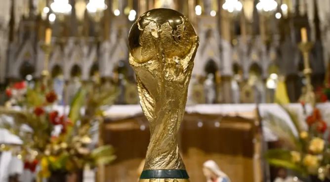 La Copa del Mundo que ganó la Scaloneta ante la Virgen de Luján La Copa del Mundo que ganó la Scaloneta ante la Virgen de Luján