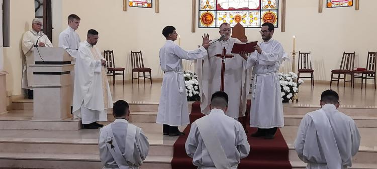 El obispo de Posadas ordenó tres nuevos sacerdotes El obispo de Posadas ordenó tres nuevos sacerdotes