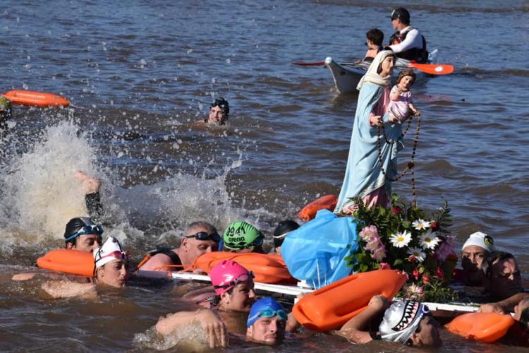 La diócesis de San Nicolás realizó la 6ta. edición de la procesión a nado La diócesis de San Nicolás realizó la 6ta. edición de la procesión a nado