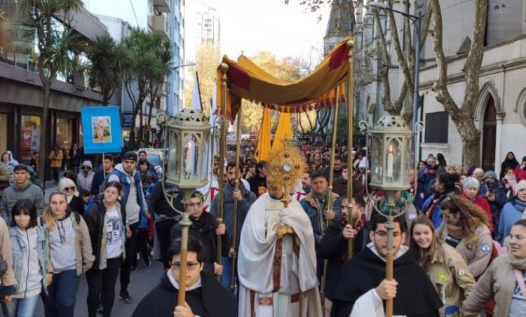La Eucaristía, un milagro de fe y misterio central de la fe cristiana La Eucaristía, un milagro de fe y misterio central de la fe cristiana