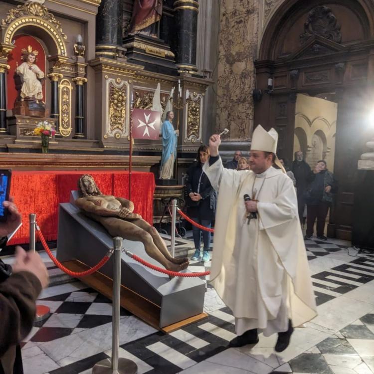 La exposición '¿Quién es el Hombre de la Sábana?' llegó a la parroquia San José de Flores