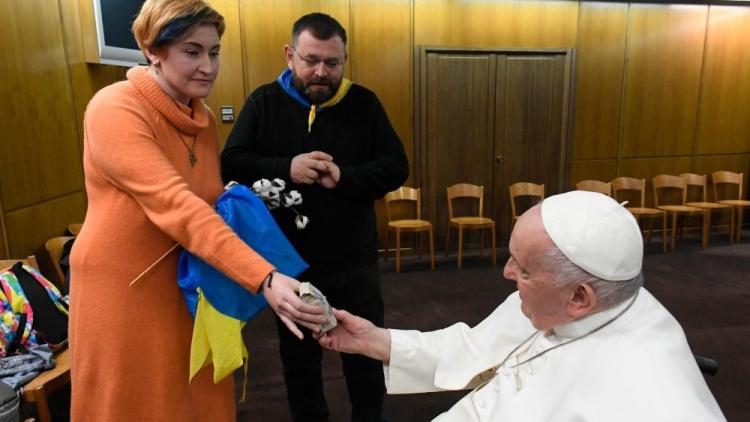"La guerra lo destruye todo", lamenta el papa Francisco "La guerra lo destruye todo", lamenta el papa Francisco