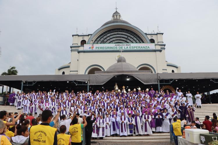 La Iglesia en Paraguay convoca a vivir el Año Santo bajo el signo de la esperanza La Iglesia en Paraguay convoca a vivir el Año Santo bajo el signo de la esperanza