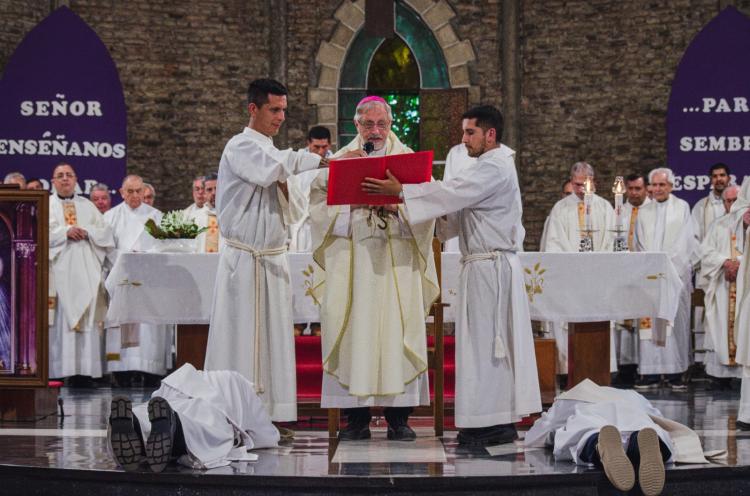 La Iglesia en Neuquén, de fiesta: se ordenaron dos nuevos sacerdotes La Iglesia en Neuquén, de fiesta: se ordenaron dos nuevos sacerdotes