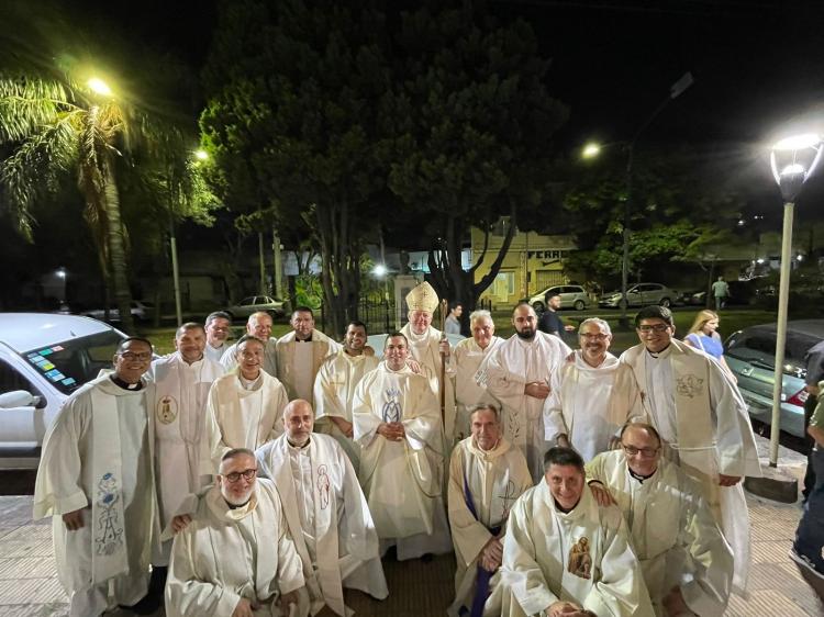 Con la presencia del Nuncio la parroquia de Remedios de Escalada inició su año jubilar Con la presencia del Nuncio la parroquia de Remedios de Escalada inició su año jubilar