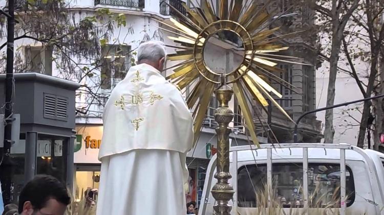 Buenos Aires: solemnidad de Corpus Christi y despedida del cardenal Poli