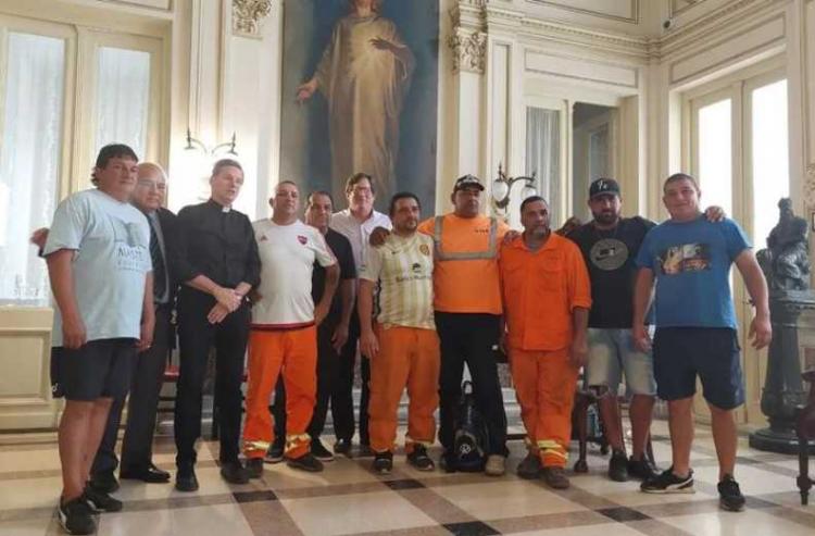 La Iglesia recibió a los portuarios en Rosario La Iglesia recibió a los portuarios en Rosario