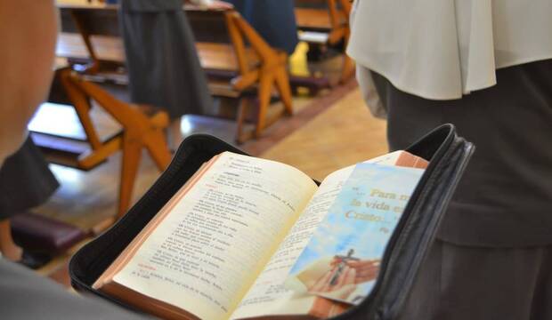 La Liturgia de las Horas, un verdadero "kairós" para la renovación de la oración La Liturgia de las Horas, un verdadero "kairós" para la renovación de la oración