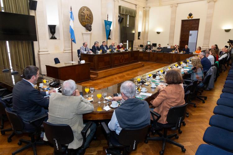La Mesa del Diálogo Santafesino asume el compromiso por más y mejor democracia La Mesa del Diálogo Santafesino asume el compromiso por más y mejor democracia