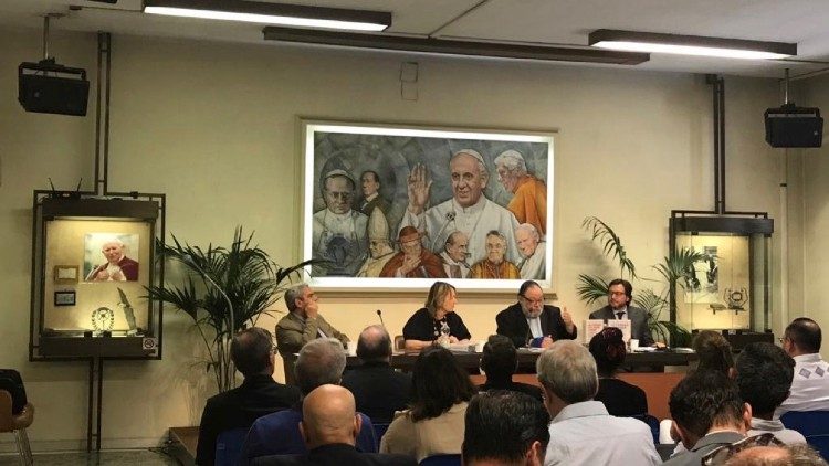 La obra sobre la actuación de la Iglesia en la dictadura llegó al Vaticano La obra sobre la actuación de la Iglesia en la dictadura llegó al Vaticano