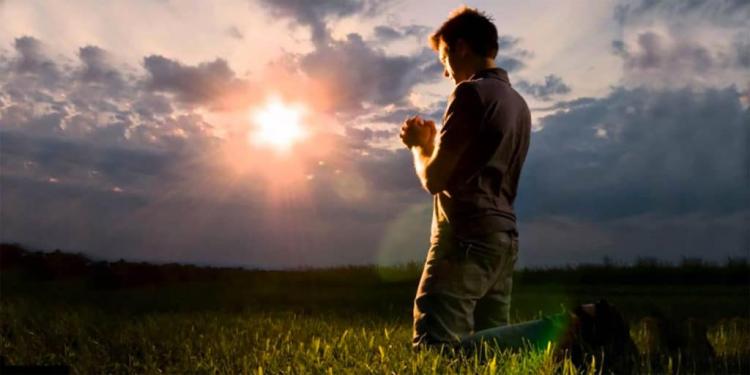 "La oración cristiana es tal porque es participación en la oración de Cristo" "La oración cristiana es tal porque es participación en la oración de Cristo"