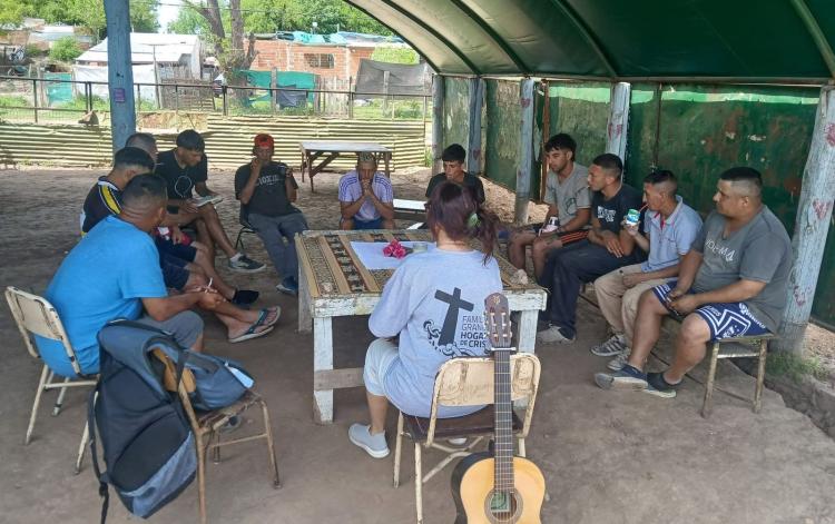 Adicciones: llaman a 'caminar juntos' con los jóvenes que luchan contra las drogas