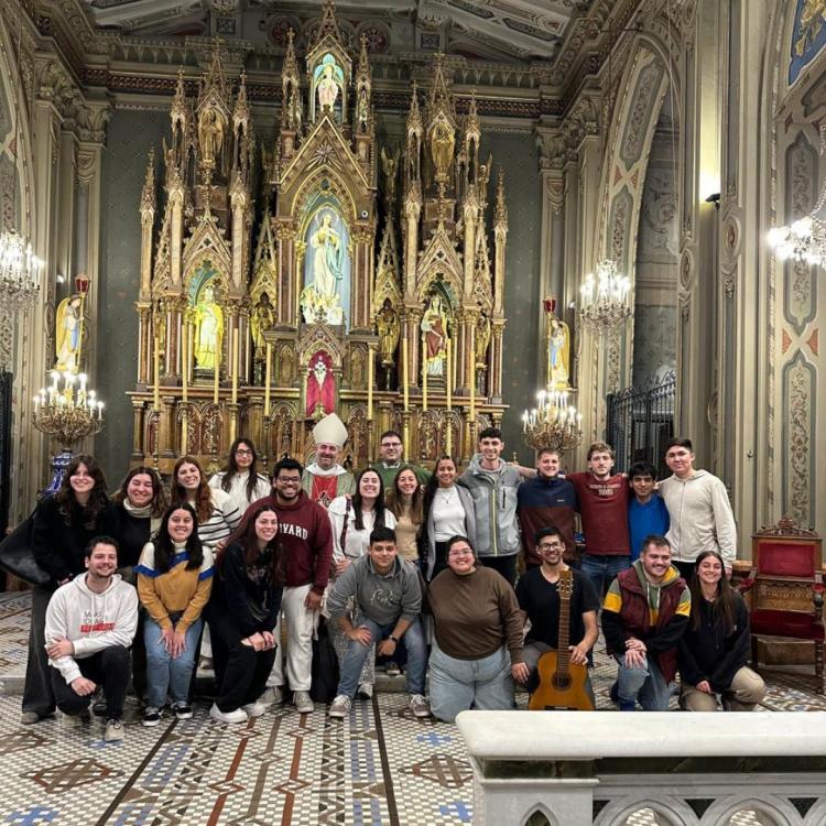 La Plata: jóvenes universitarios participaron de la misa de envío de Manos a la Obra La Plata: jóvenes universitarios participaron de la misa de envío de Manos a la Obra