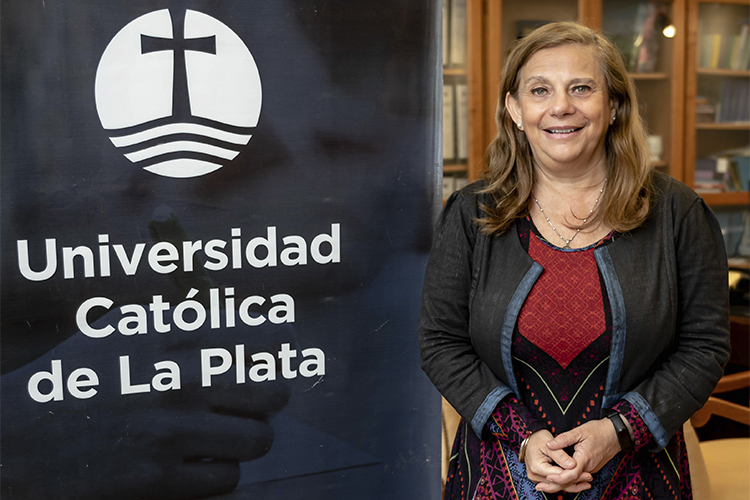 Mons. Carrara extendió el mandato de la rectora de la UCALP por otros cuatro años Mons. Carrara extendió el mandato de la rectora de la UCALP por otros cuatro años
