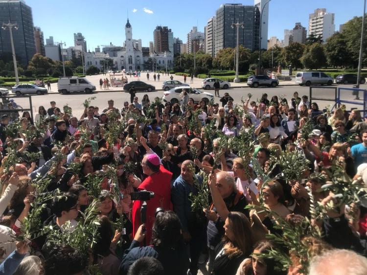 La Plata: Mons. Carrara pidió por una Semana Santa que 'nos renueve en la fe' La Plata: Mons. Carrara pidió por una Semana Santa que 'nos renueve en la fe'