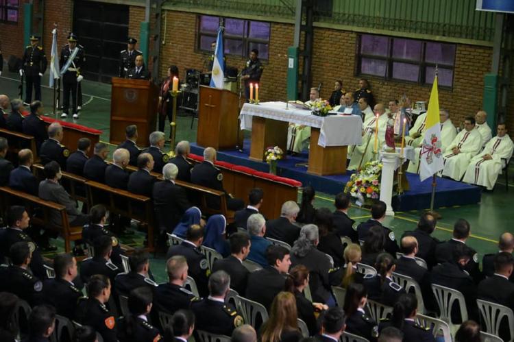 La Policía Federal celebró a la Virgen de Luján y los 76 años del Clero Policial La Policía Federal celebró a la Virgen de Luján y los 76 años del Clero Policial