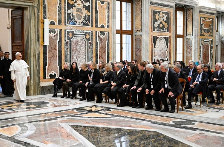 'La protección de los menores requiere una educación digital', indicó el Papa