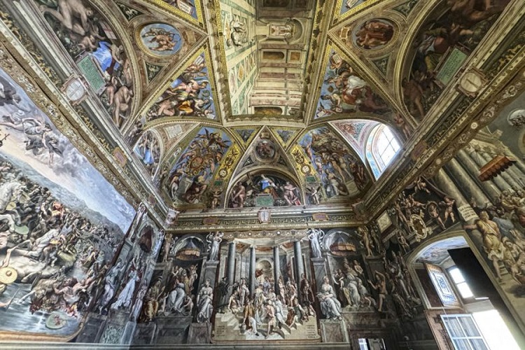 La 'Sala de Constantino' de Rafael vuelve a resplandecer en los Museos Vaticano La 'Sala de Constantino' de Rafael vuelve a resplandecer en los Museos Vaticano