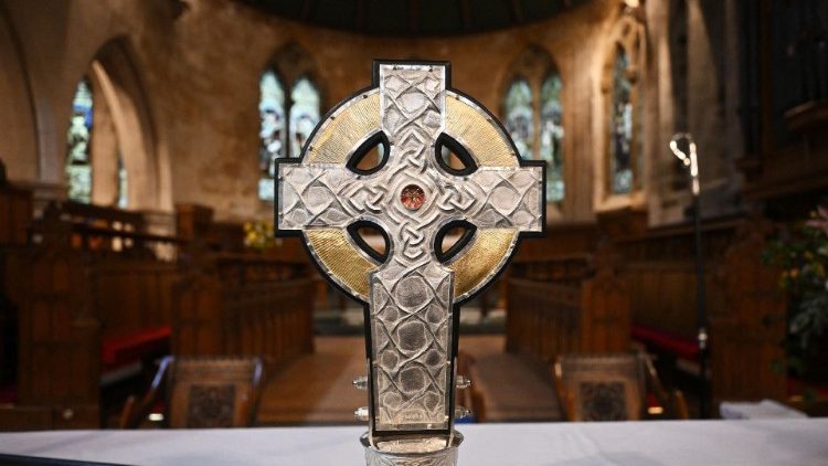 La Santa Sede donó reliquias de la Vera Cruz para la coronación de Carlos III de Inglaterra
