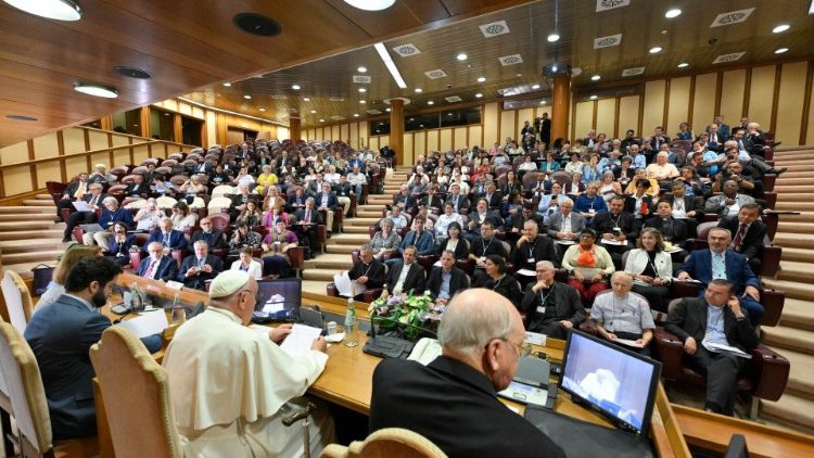 'La sinodalidad debe convertirse en un estilo de Iglesia', pidió el Papa 'La sinodalidad debe convertirse en un estilo de Iglesia', pidió el Papa