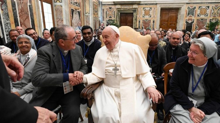 'La uniformidad mata', advirtió el Papa a los religiosos 'La uniformidad mata', advirtió el Papa a los religiosos