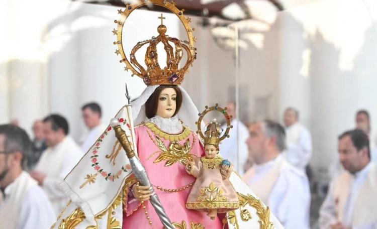 La Virgen del Rosario recorrió Paraná en su fiesta patronal bicentenaria La Virgen del Rosario recorrió Paraná en su fiesta patronal bicentenaria