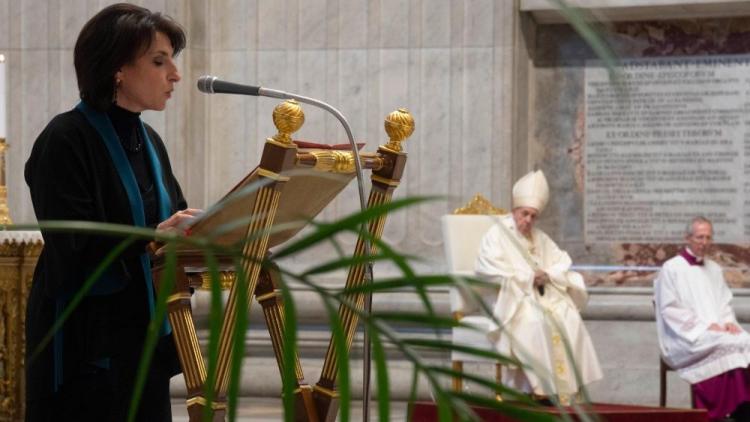 Laicos reciben del Papa los ministerios de catequista y lectorado Laicos reciben del Papa los ministerios de catequista y lectorado