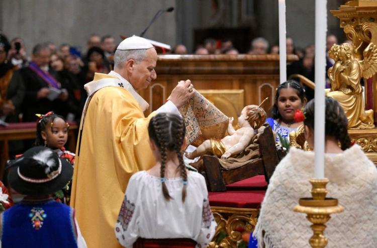 León XIV en Nochebuena: "En el Niño Jesús, Dios da al mundo una nueva vida"