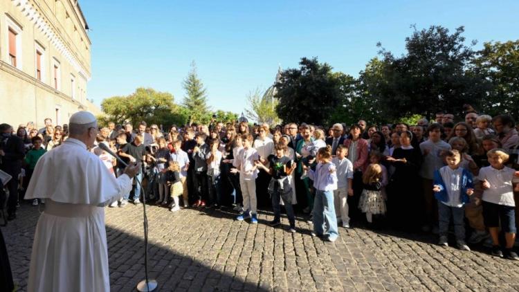 El Papa se reunió con los empleados del Dicasterio para la Comunicación El Papa se reunió con los empleados del Dicasterio para la Comunicación