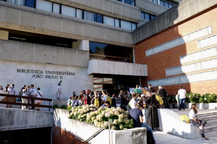 Lisboa 2023: jóvenes universitarios entregan al Papa un manifiesto Laudato si' Lisboa 2023: jóvenes universitarios entregan al Papa un manifiesto Laudato si'