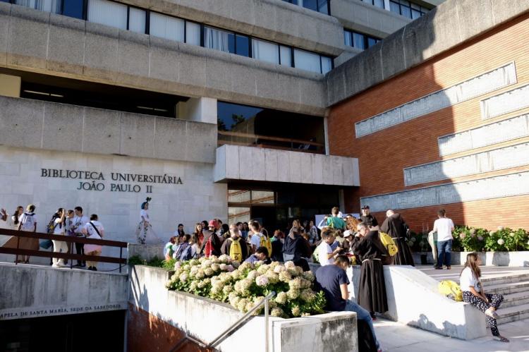 Lisboa 2023: jóvenes universitarios entregan al Papa un manifiesto Laudato si'