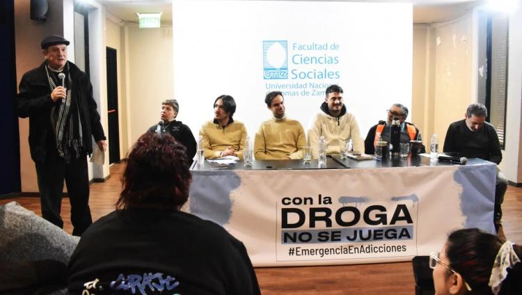 Lomas de Zamora: presentan la campaña para declarar la emergencia en adicciones Lomas de Zamora: presentan la campaña para declarar la emergencia en adicciones