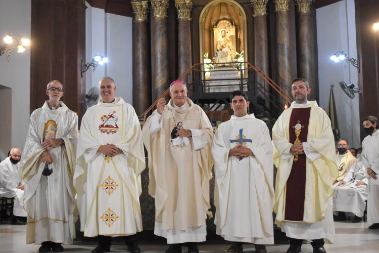 Lomas de Zamora tiene tres nuevos sacerdotes Lomas de Zamora tiene tres nuevos sacerdotes