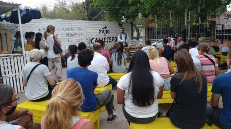 Los centros de estudiantes y la Pastoral de Calle de Mendoza preparan un Proyecto Solidario Los centros de estudiantes y la Pastoral de Calle de Mendoza preparan un Proyecto Solidario