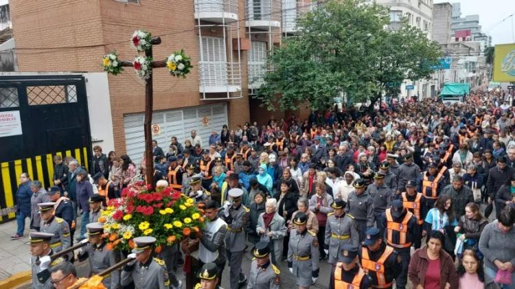 Los correntinos renovaron su devoción a la Cruz de los Milagros Los correntinos renovaron su devoción a la Cruz de los Milagros