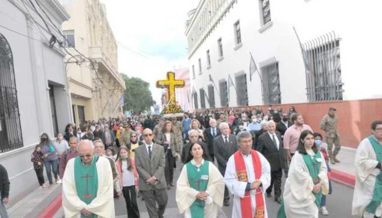 Los correntinos volvieron a las calles en la fiesta de la Cruz de los Milagros Los correntinos volvieron a las calles en la fiesta de la Cruz de los Milagros