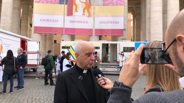 "Los creyentes no deben cansarse de ayudar a los pobres", dijo Mons. Fisichella "Los creyentes no deben cansarse de ayudar a los pobres", dijo Mons. Fisichella