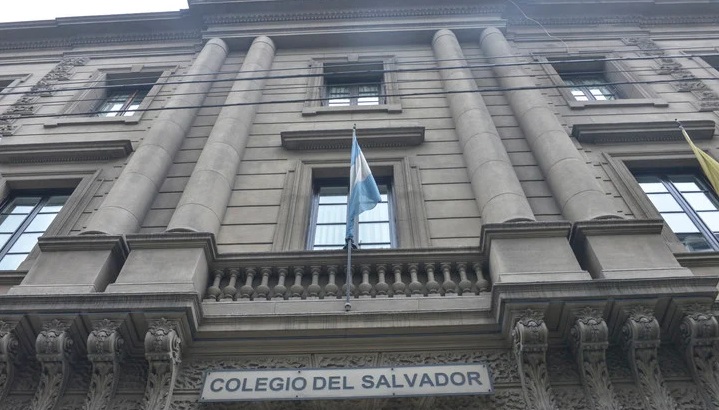 Los Jesuitas responden a la petición de dos exalumnos del Colegio del Salvador