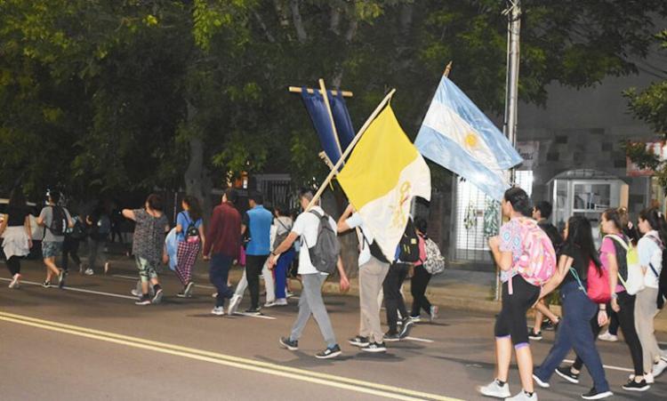 Los jóvenes de San Rafael peregrinaron a la Virgen del Valle Grande