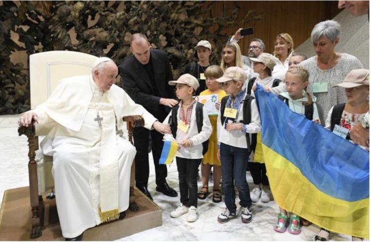 El Papa lamentó que los niños ucranianos soporten el peso de la tragedia de la guerra El Papa lamentó que los niños ucranianos soporten el peso de la tragedia de la guerra