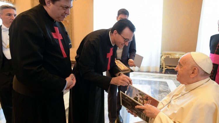 Los padres Camilos, imprescindibles para una Iglesia "hospital de campaña" Los padres Camilos, imprescindibles para una Iglesia "hospital de campaña"