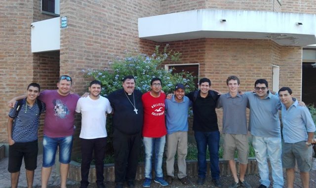 Los seminaristas de Reconquista comparten su convivencia anual con el obispo