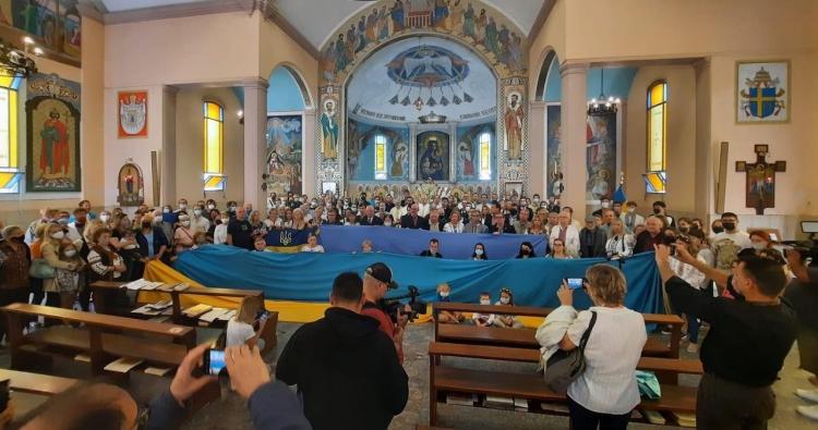 Los ucranianos argentinos oran con insistencia por la paz en su país Los ucranianos argentinos oran con insistencia por la paz en su país