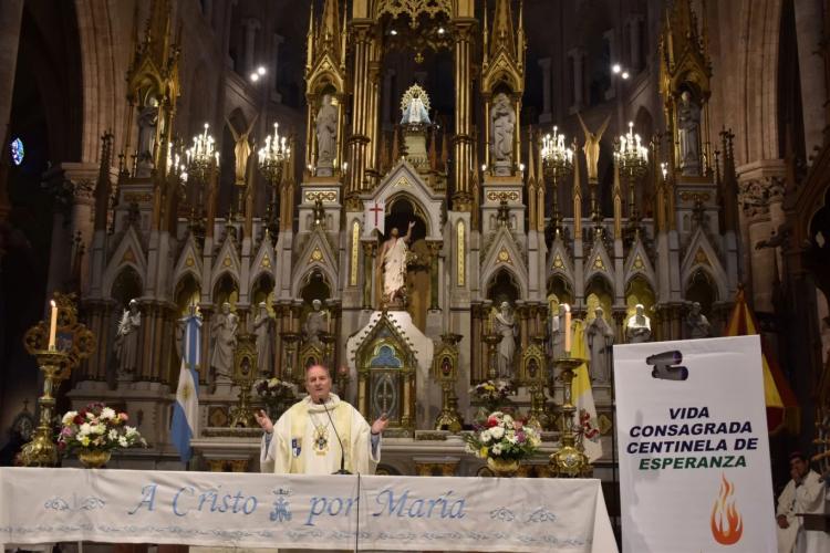 Luján: la comunidad diocesana de Lomas de Zamora rezó por el nuevo Papa Luján: la comunidad diocesana de Lomas de Zamora rezó por el nuevo Papa