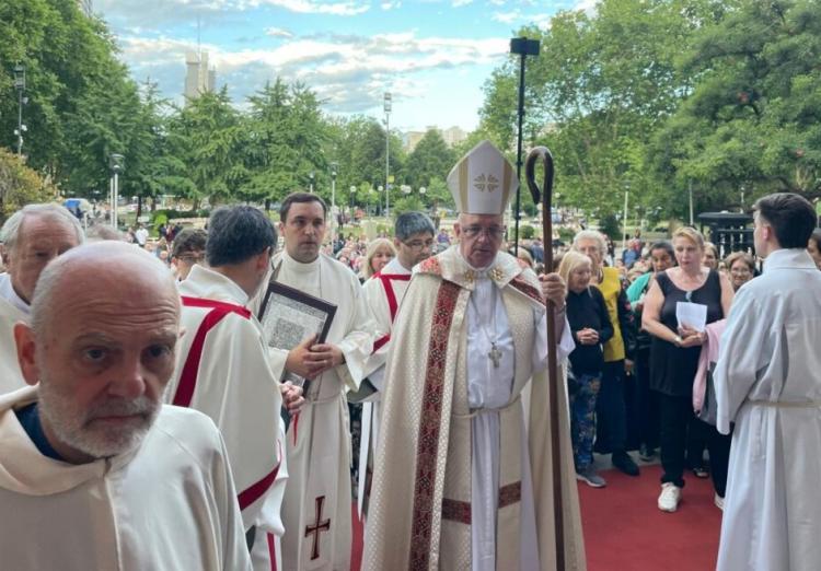 Mar del Plata: Mons. Giobando pidió 'hacer mejor este mundo en que vivimos' Mar del Plata: Mons. Giobando pidió 'hacer mejor este mundo en que vivimos'