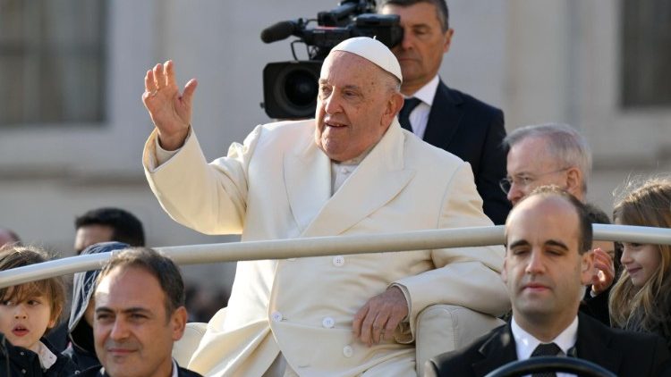 'María nos lleva de la mano hacia Jesús', dijo el Papa 'María nos lleva de la mano hacia Jesús', dijo el Papa