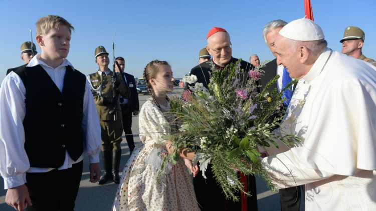 Francisco se refirió a los mártires franceses, a su viaje a Hungría y a los 'gélidos vientos de guerra' Francisco se refirió a los mártires franceses, a su viaje a Hungría y a los 'gélidos vientos de guerra'