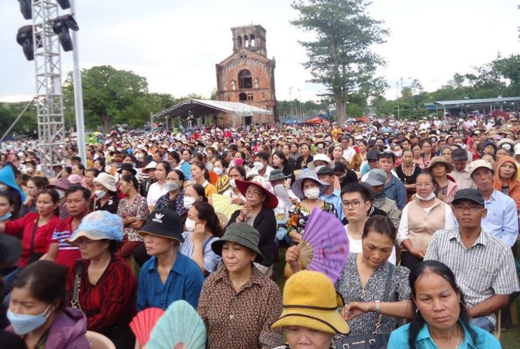 Más de 50 mil peregrinos vietnamitas acuden a sitio mariano tras pandemia Más de 50 mil peregrinos vietnamitas acuden a sitio mariano tras pandemia